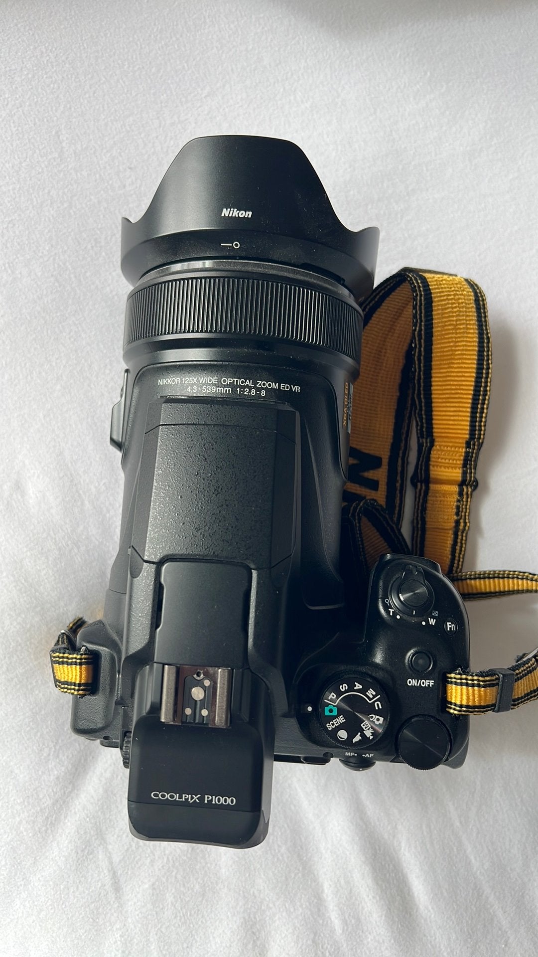 Nikon Coolpix P1000 Bridgecamera met 125x optische zoom, Ophalen of Verzenden, Zo goed als nieuw, Nikon, Draagriem