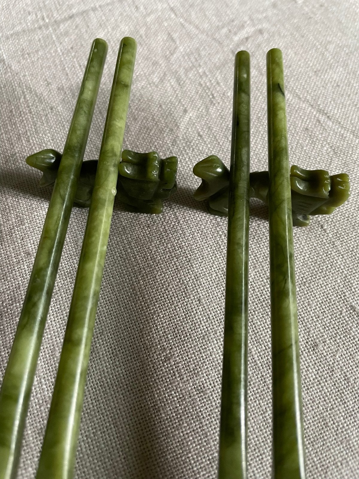 Vintage Chinese eetstokjes groene Jade leeuw steun., Ophalen of Verzenden