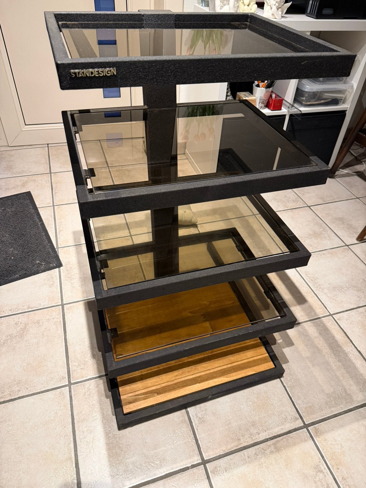 Standesign rack let glazen leggers, Ophalen
