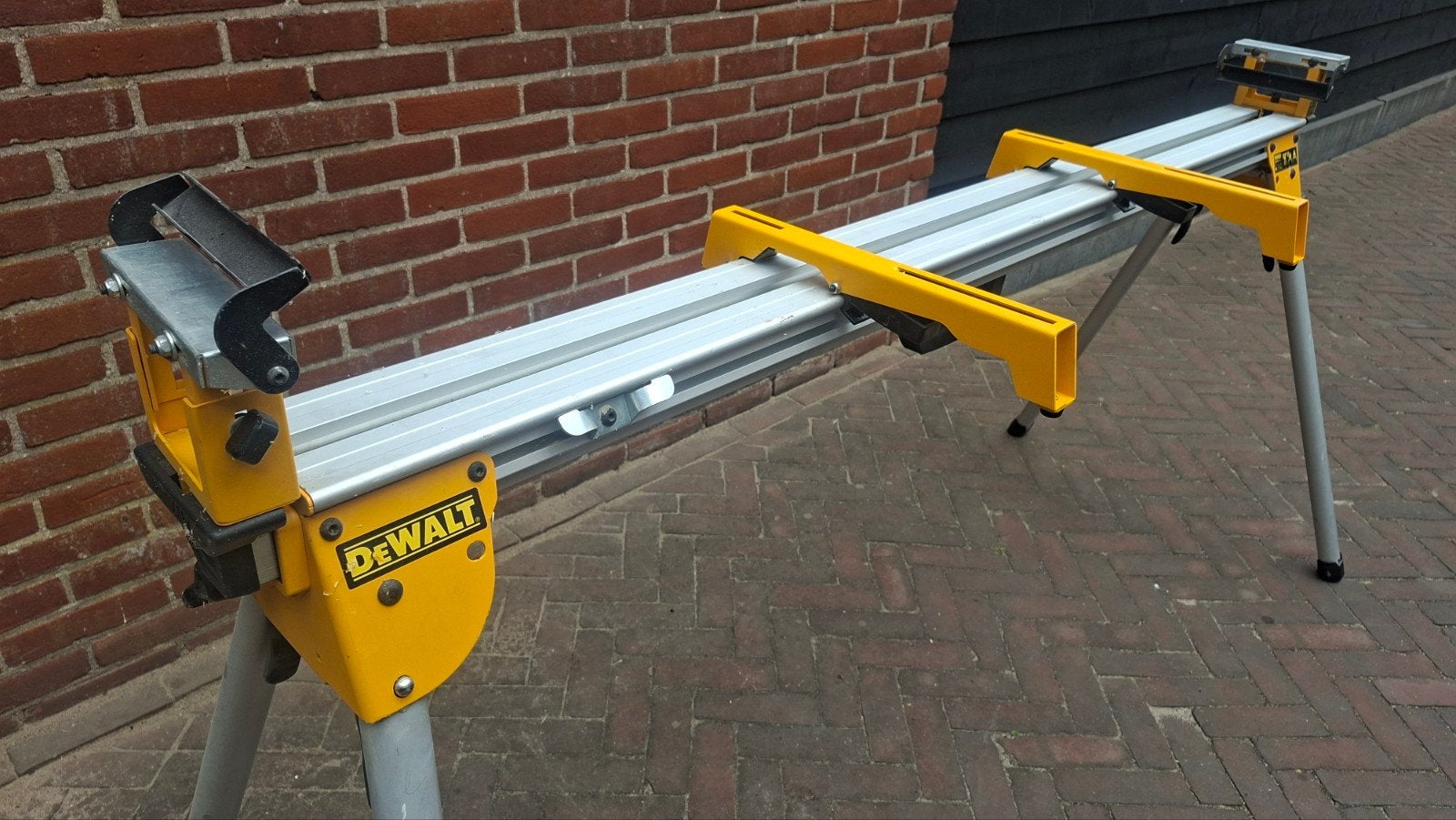 DeWalt onderstel voor afkortzaag, Doe-het-zelf en Verbouw, Ophalen, Gebruikt, Afkortzaag, 30 tot 70 mm