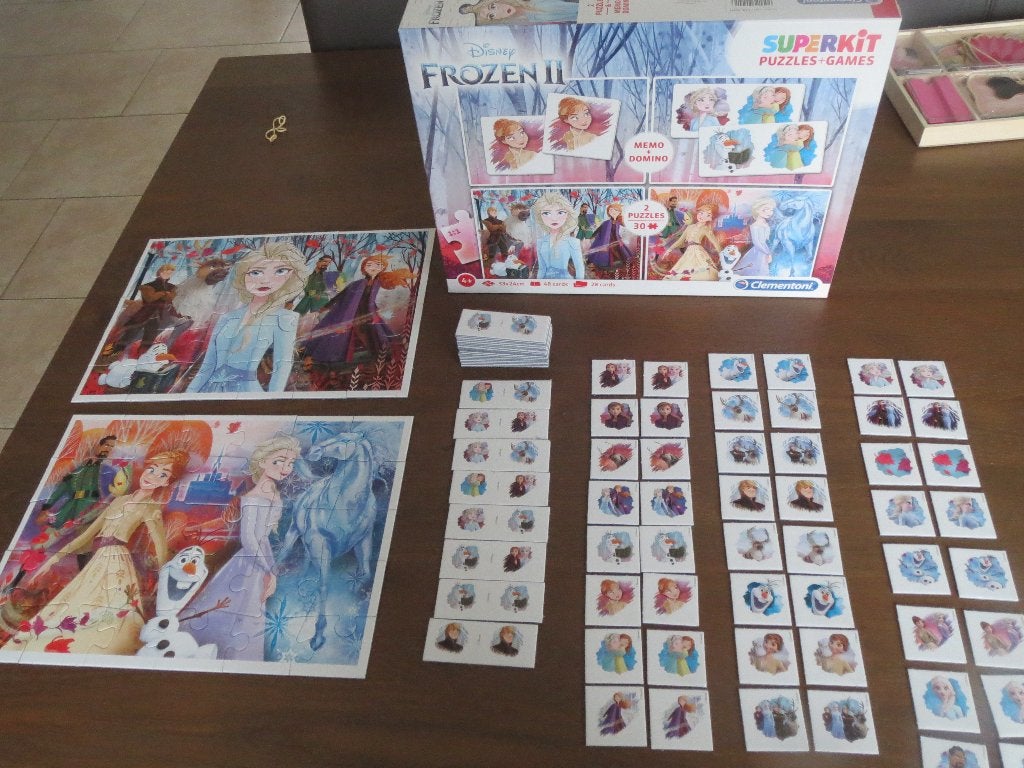 Mooie puzzels/ memoryspel en domino ineen van Frozen II, Ophalen of Verzenden, Zo goed als nieuw