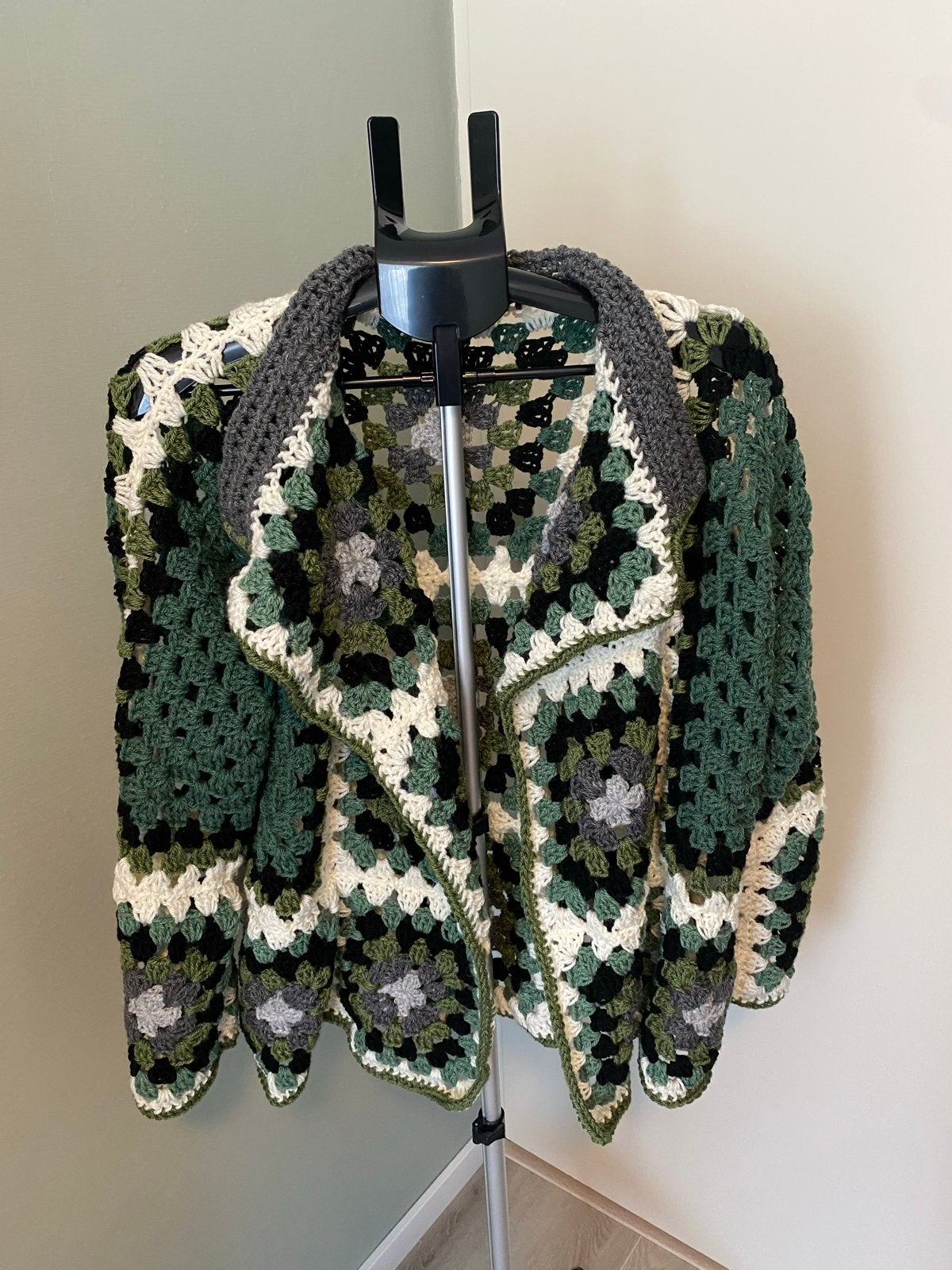 Handgemaakt gehaakt vest maat XXL in granny square stijl, Verzenden, Nieuw, Maat 46/48 (XL) of groter, Groen
