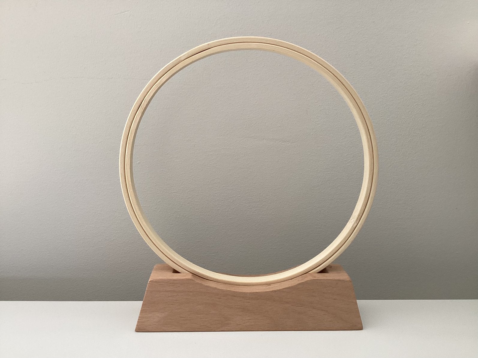 Borduurring met standaardje NIEUW, Hobby en Vrije tijd, Ophalen of Verzenden, Nieuw, Handborduren, Onderdeel of Toebehoren