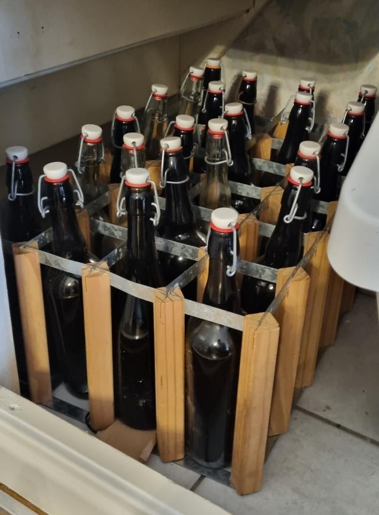 24 flessen + 2 krat, Doe-het-zelf en Verbouw, Kratten en Dozen, Ophalen, Minder dan 35 cm, Minder dan 50 cm, Minder dan 40 cm