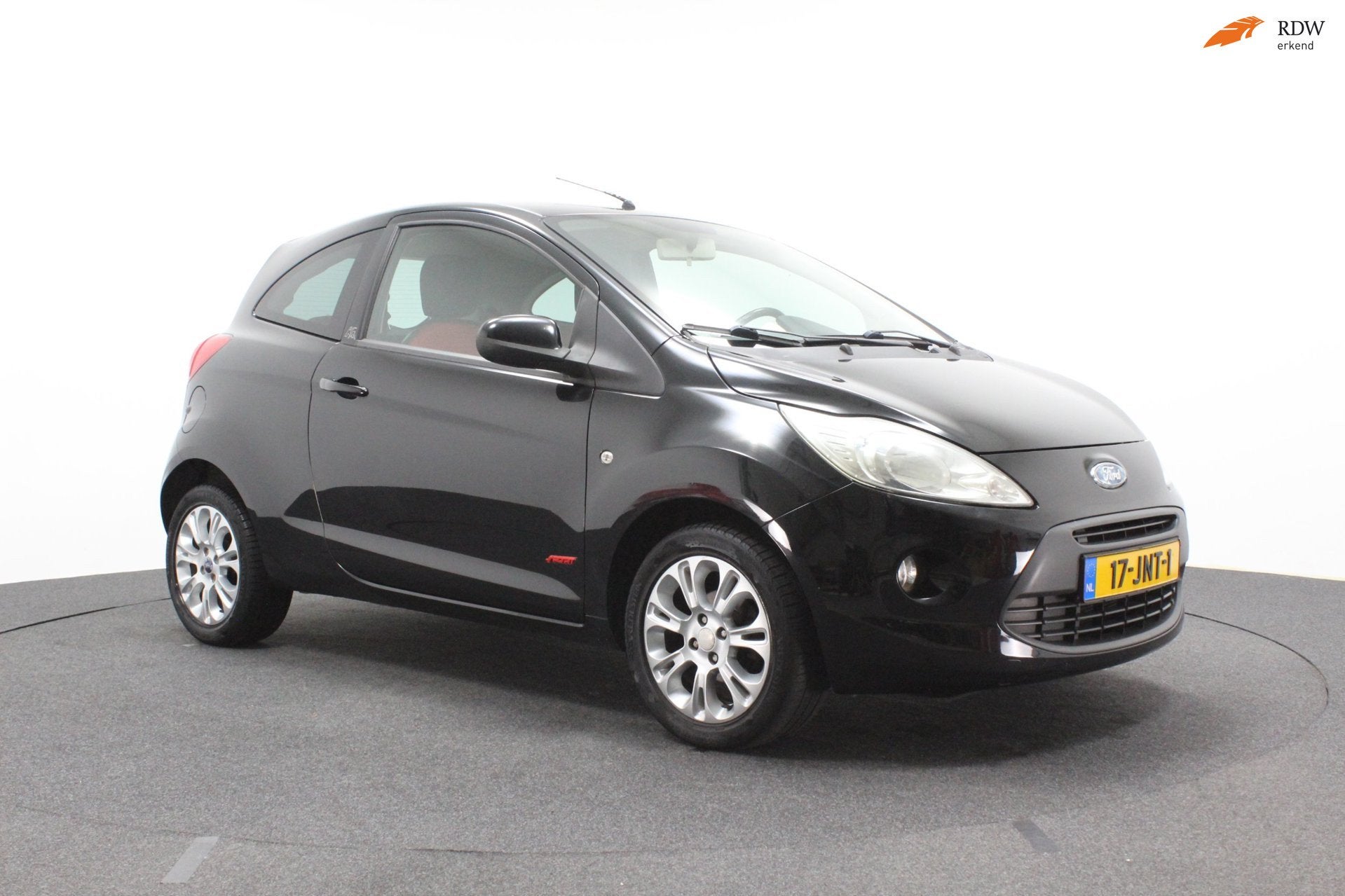 Ford Ka 1.2 Titanium | Airco | Sportvelgen | Stuurbediening, Auto's, Voorwielaandrijving, 1242 cc, 4 cilinders, 4 stoelen