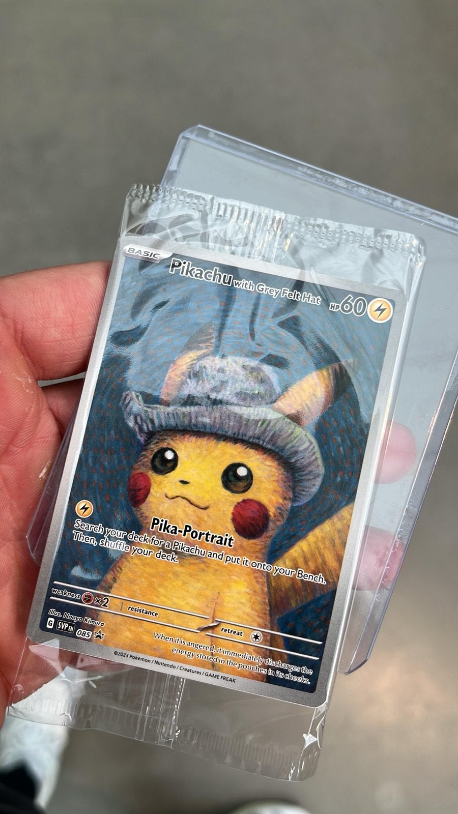 Pikachu met Grijze Vilten Hoed Pokémon Kaart - Pika-Portrait, Ophalen of Verzenden, Zo goed als nieuw, Losse kaart