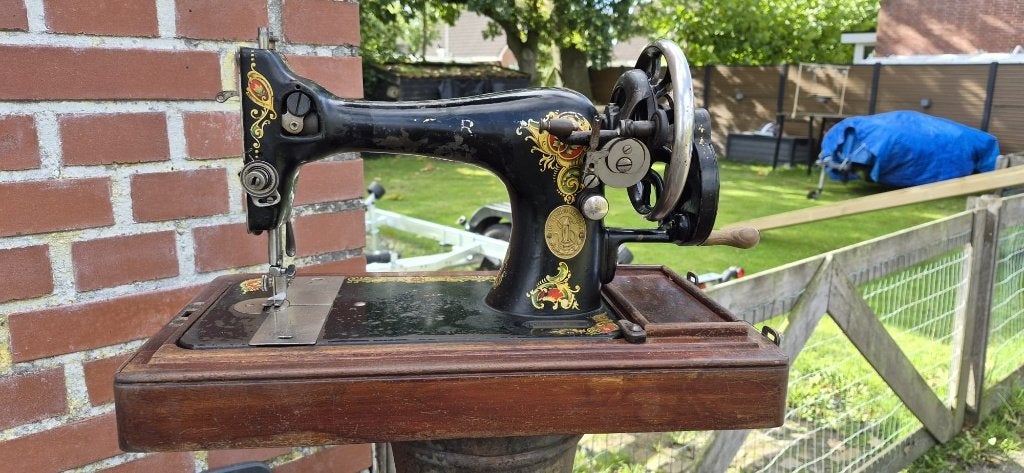 Prachtige Antieke Singer Naaimachine  uit 1912 – MET KAP, Ophalen