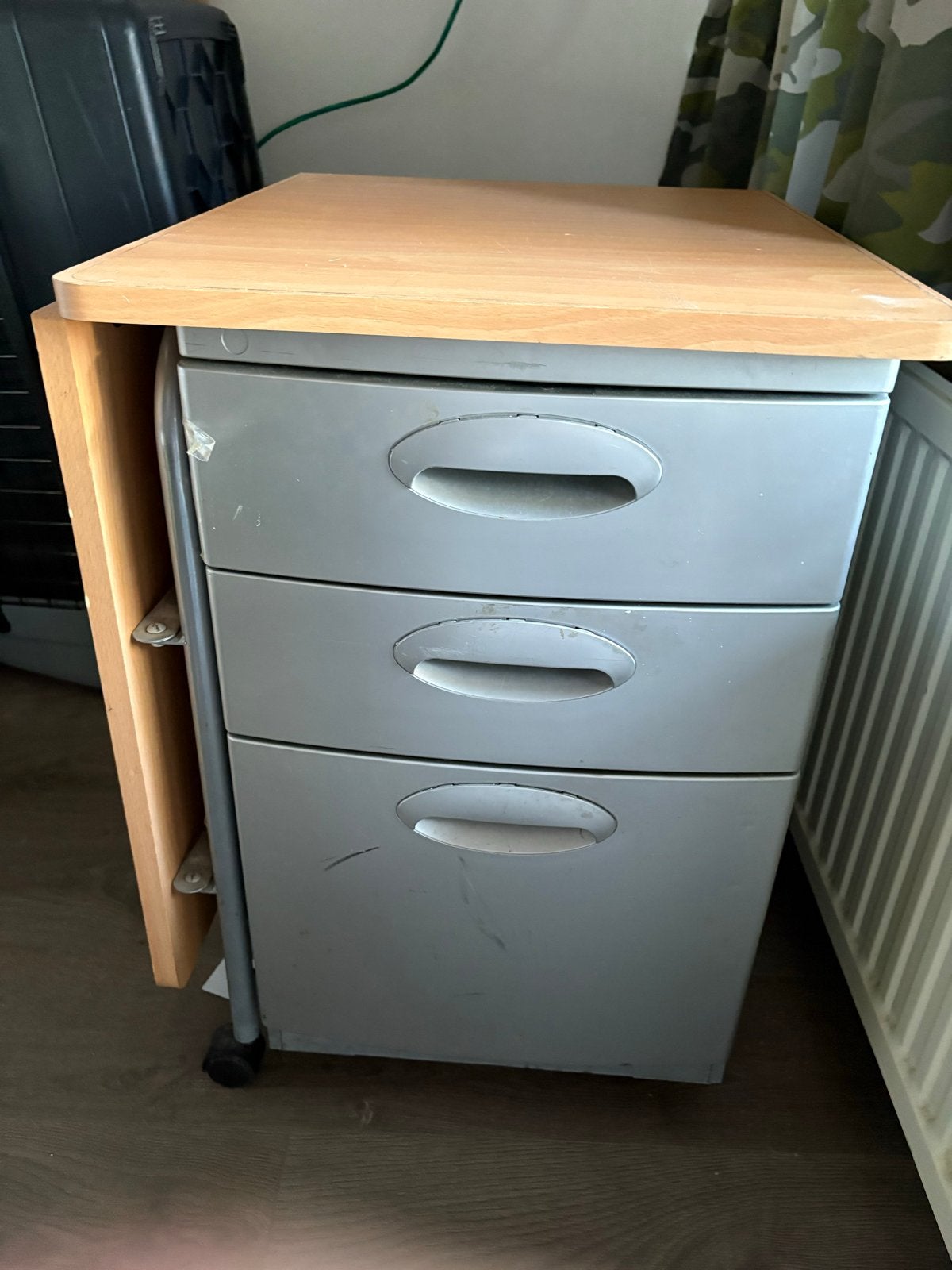 Compact bureau met lades en uitklapbaar blad, Huis en Inrichting, Bureaus, Ophalen, Gebruikt, Overige merken, Grijs