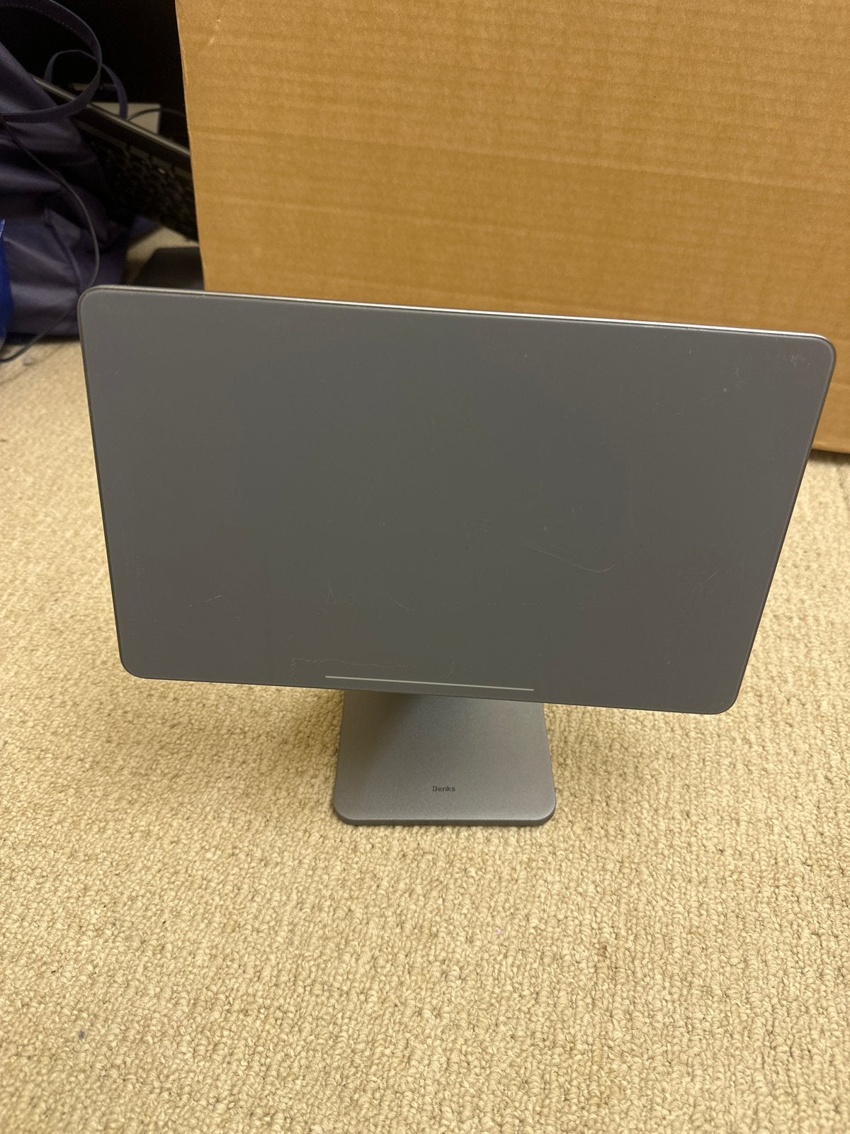 Instelbare iPad Houder Aluminium - Benks, Computers en Software, Apple iPads, Ophalen, Zo goed als nieuw, Grijs