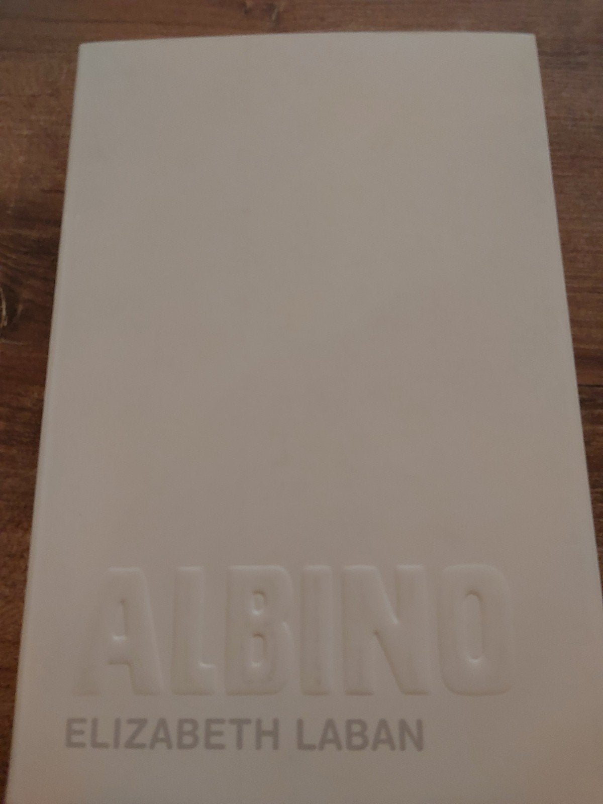 Albino - Elizabeth Laban, Ophalen of Verzenden, Zo goed als nieuw, Elizabeth Laban, Nederland