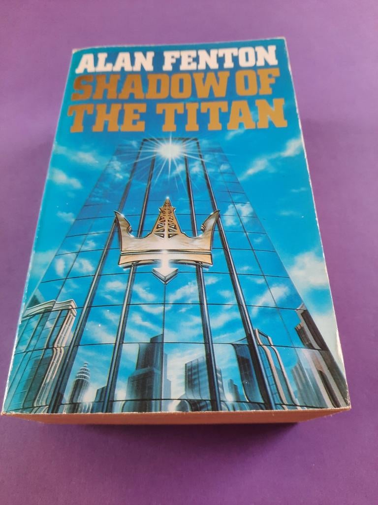 Alan Fenton. Shadow of the Titan, Ophalen of Verzenden, Gelezen