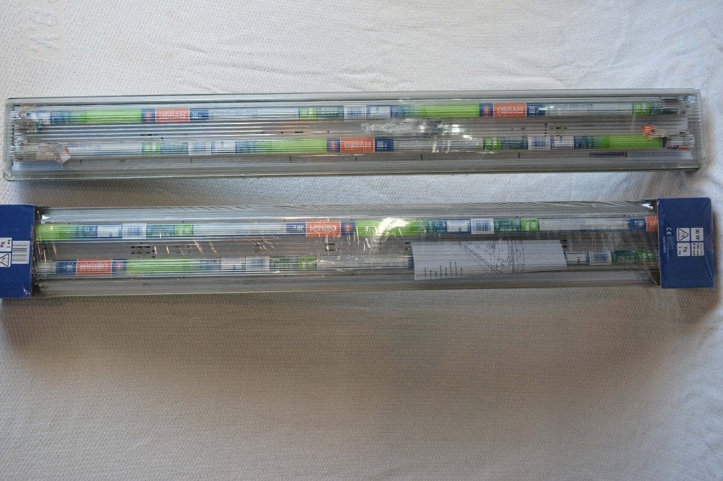 Nieuw 2 stof- en watervaste TL armaturen met 4 TL buizen, Ophalen, Nieuw, Minder dan 50 watt, Lamp met armatuur