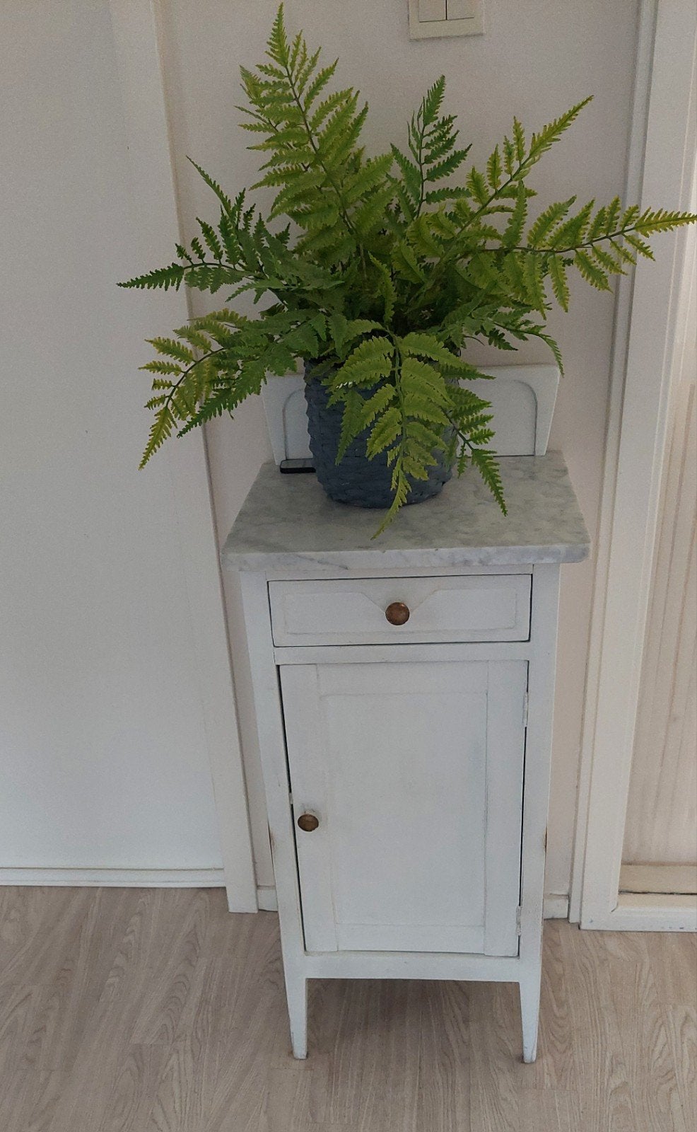 Mooie oude nachtkastje,met marmeren blad., Ophalen, Gebruikt, Minder dan 45 cm, 70 cm of meer