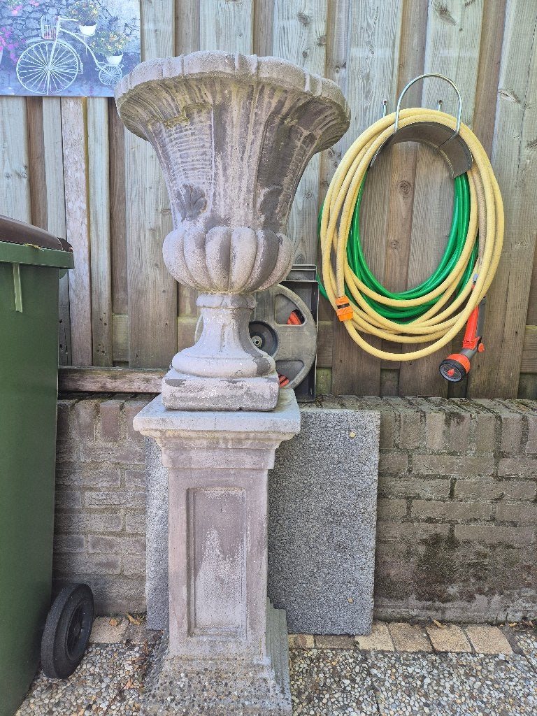 Tuin sokkel met bloempot, Ophalen, Gebruikt