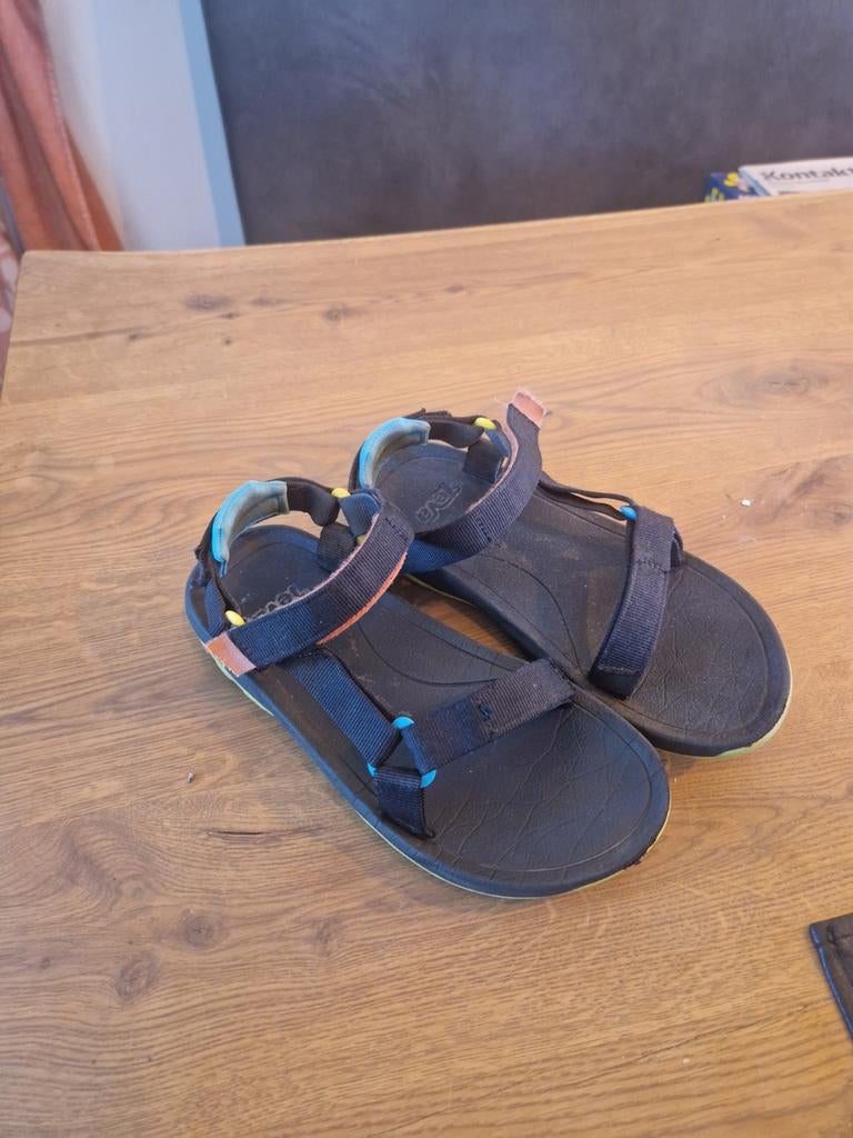 Teva maat 35, Kinderen en Baby's, Kinderkleding | Schoenen en Sokken, Gebruikt, Jongen of Meisje, Overige typen, Teva