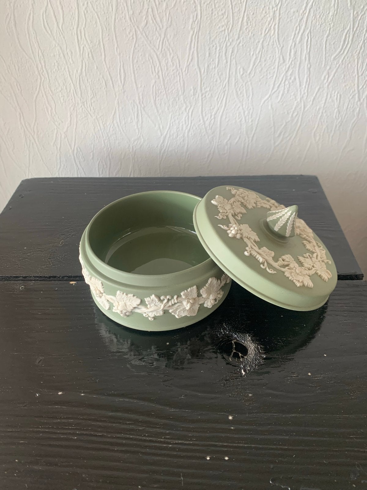 Wedgwood Jasperware Groene Druivenranken Doosje, Ophalen of Verzenden