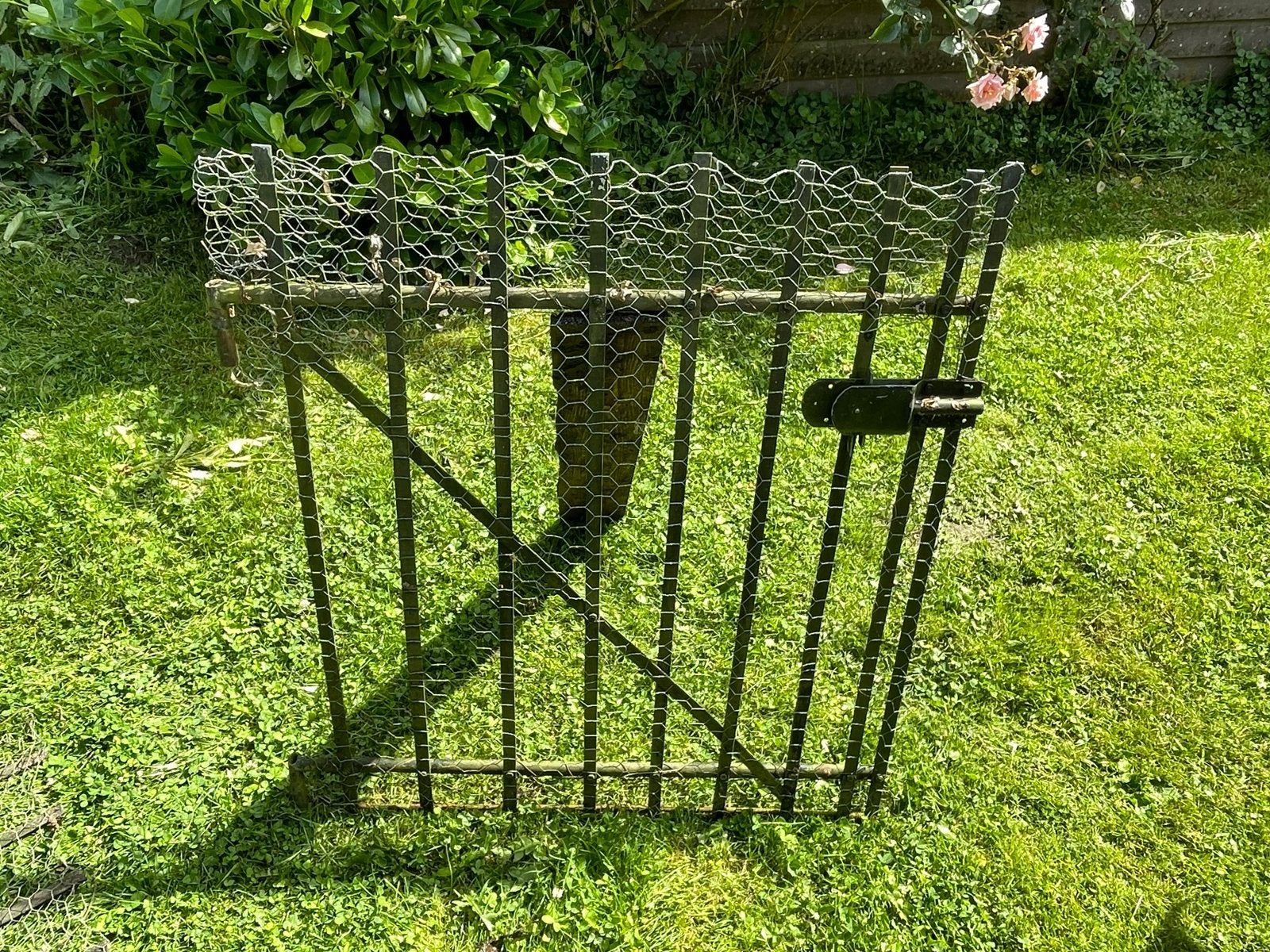 Gebruikt tuinhek met gaas en poort, Tuin en Terras, Met poort, Gebruikt, Ophalen of Verzenden, Tuinhek
