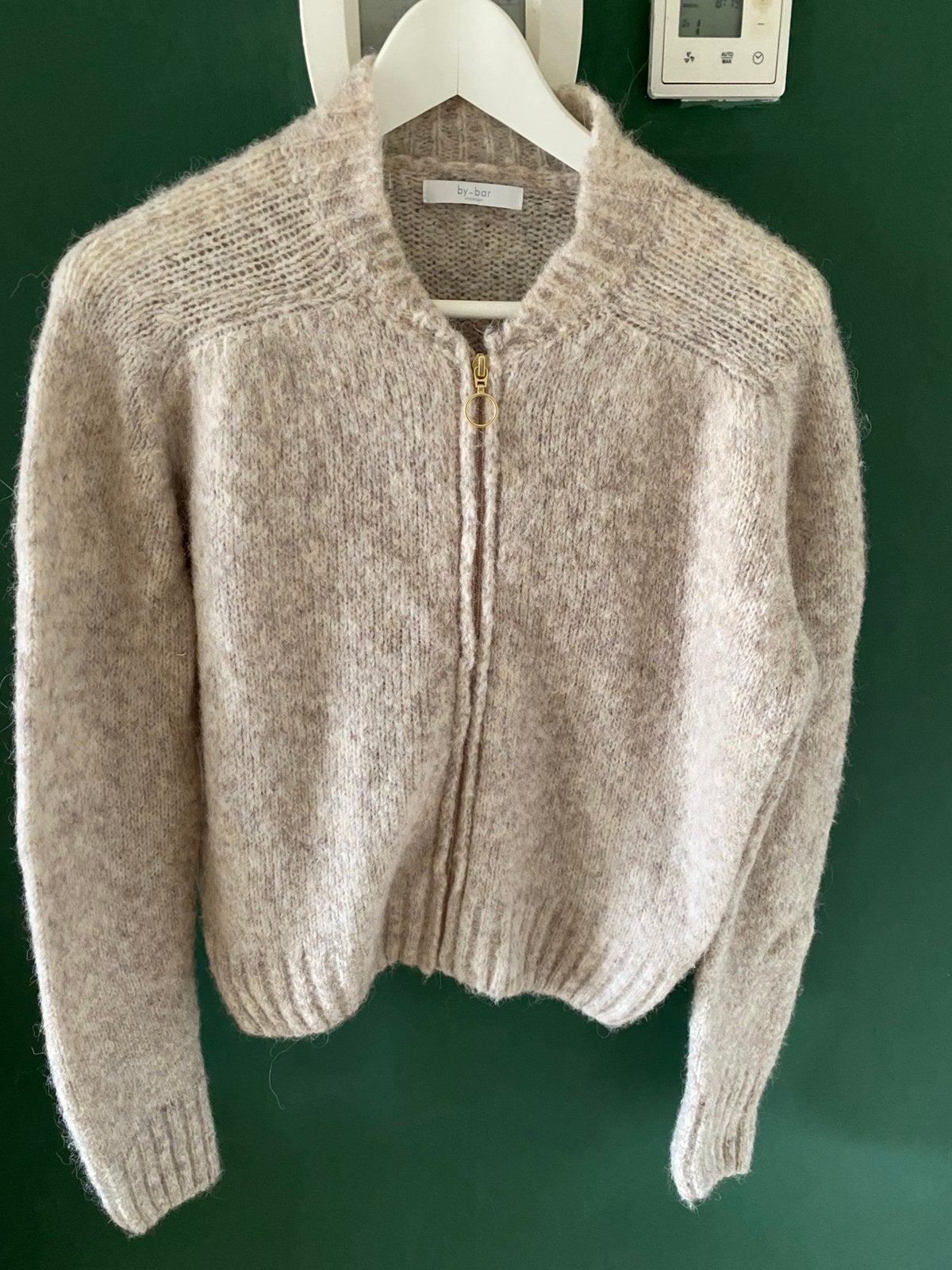 By bar vest, Ophalen of Verzenden, Zo goed als nieuw, Maat 36 (S), Beige