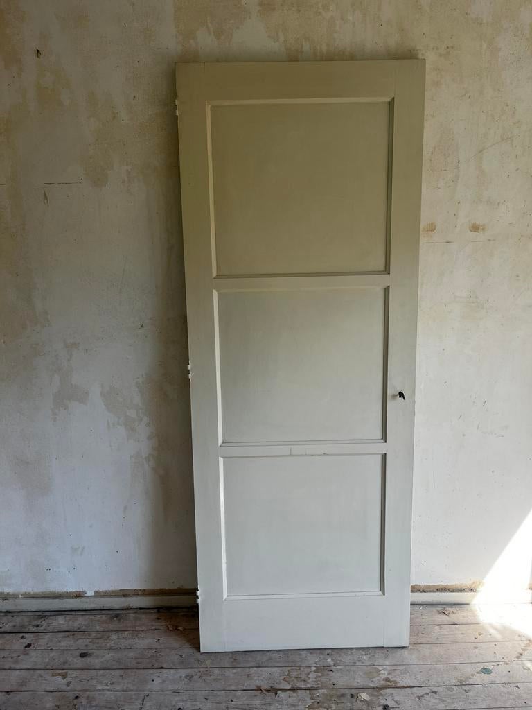 2 stuks Oude 3-vaks paneeldeuren met kastslot, Doe-het-zelf en Verbouw, Ophalen, Gebruikt
