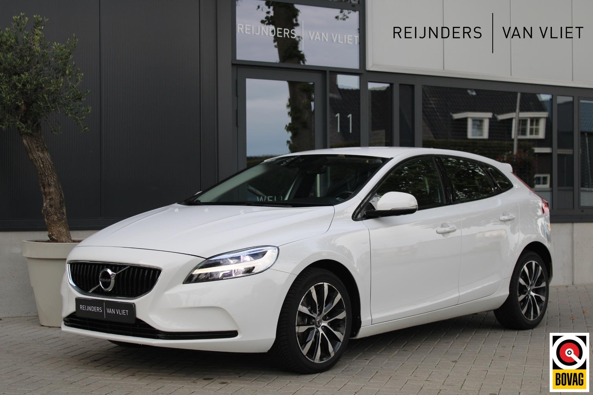 Volvo V40 1.5 T3 Dynamic Edition | Led Koplampen | Sensus Na, 12 maanden, 4 cilinders, Leder en Stof, Wit