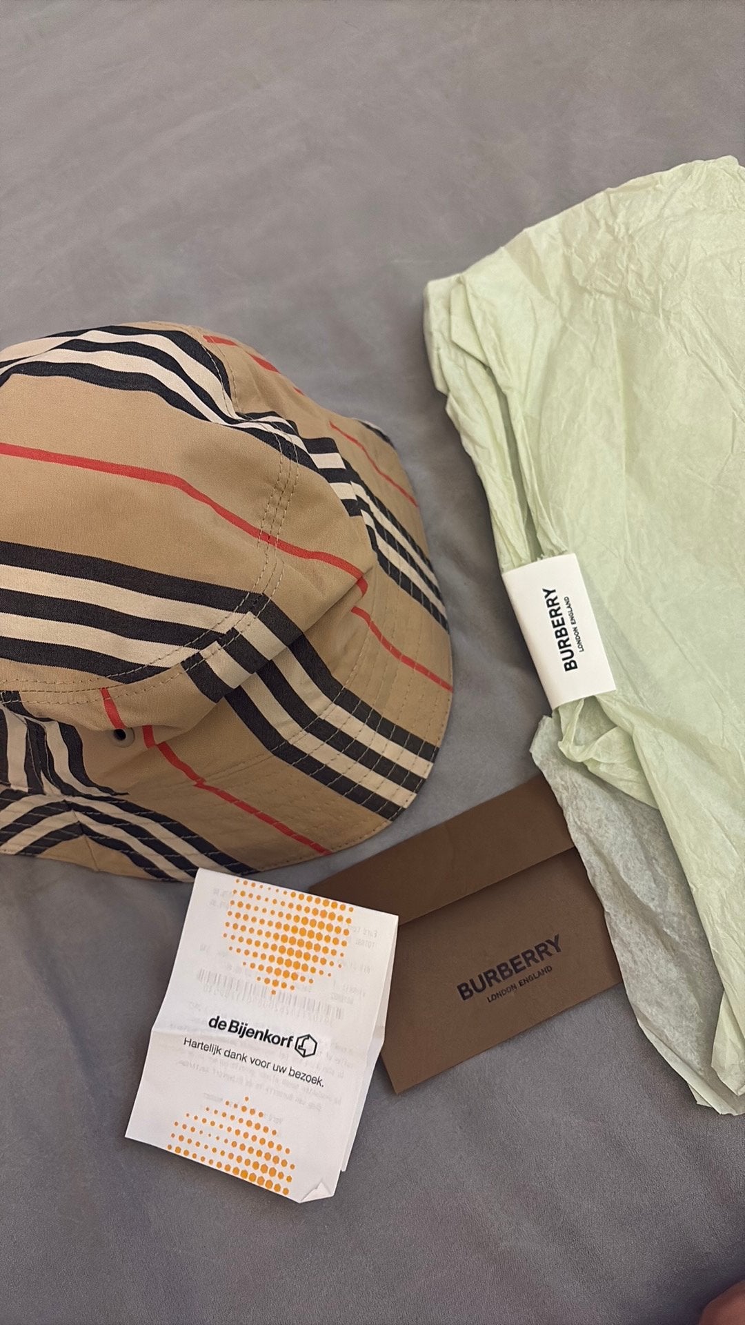Burberry hoed met bon en verpakking, Ophalen of Verzenden, Zo goed als nieuw, Jongetje of Meisje