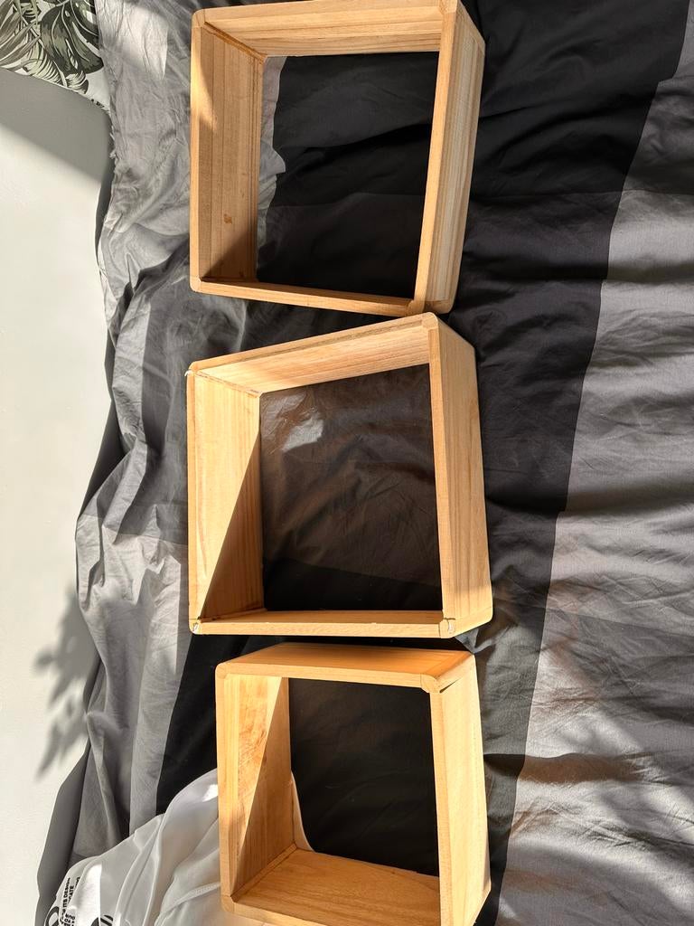 Nieuwe houten vakjes kastjes voor aan de muur, Ophalen, Zo goed als nieuw