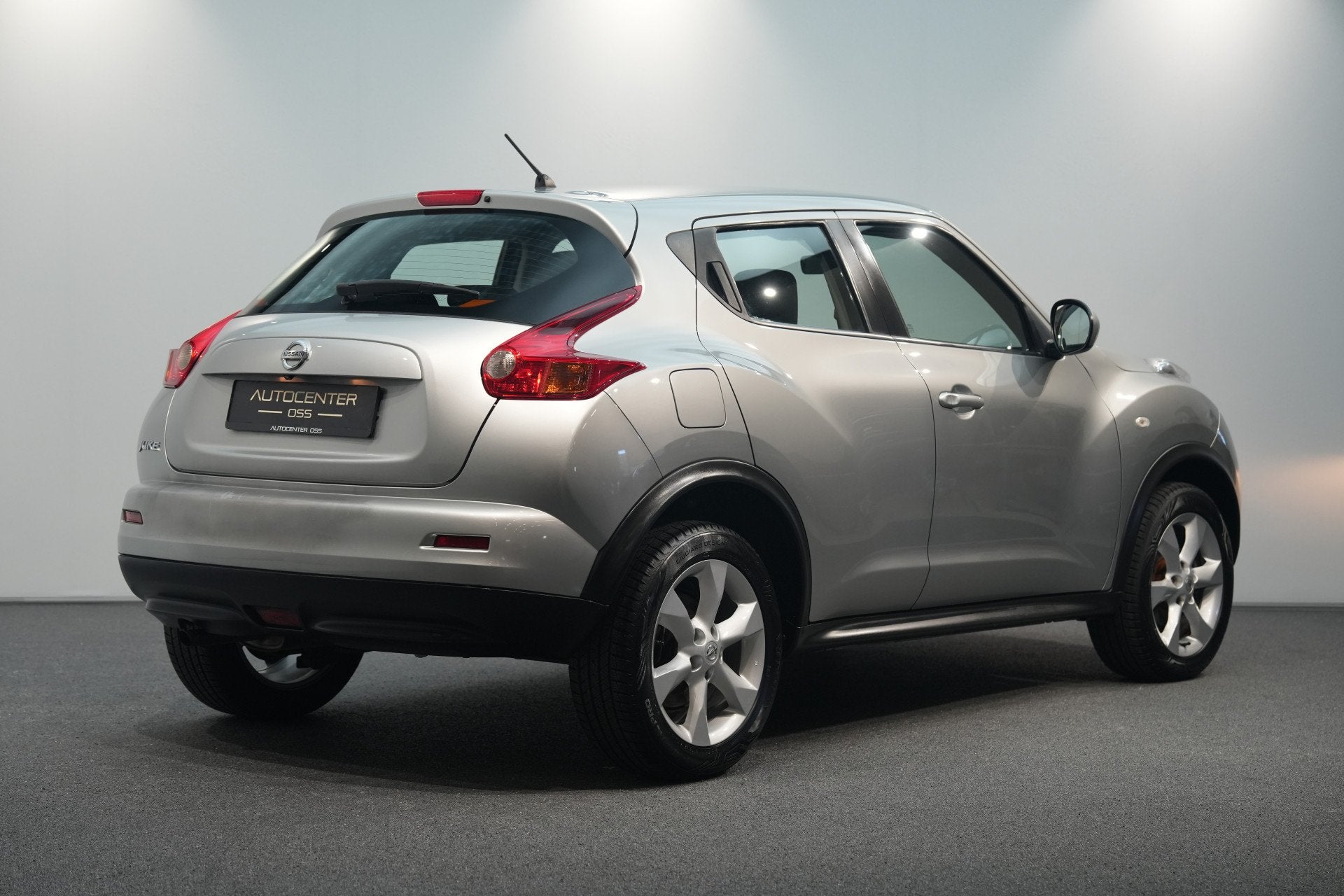 Nissan Juke 1.6 Acenta ✅ NAVI ✅ CAMERA ✅ CRUISE ✅ AU, Auto's, Stof, Zwart, 4 cilinders, 49 €/maand
