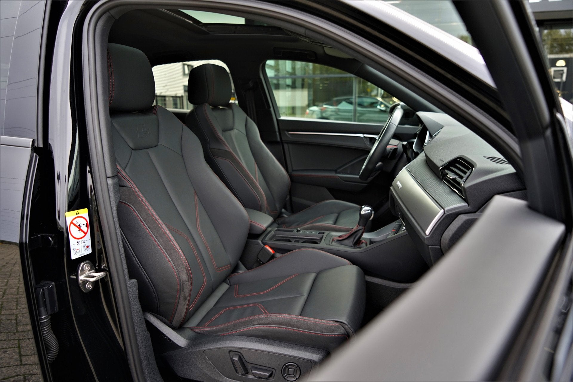Audi Q3 Sportback 45 TFSI e S-Line 245pk Pano MagneticRide L, Dealer onderhouden, Gebruikt, Zwart, Zwart