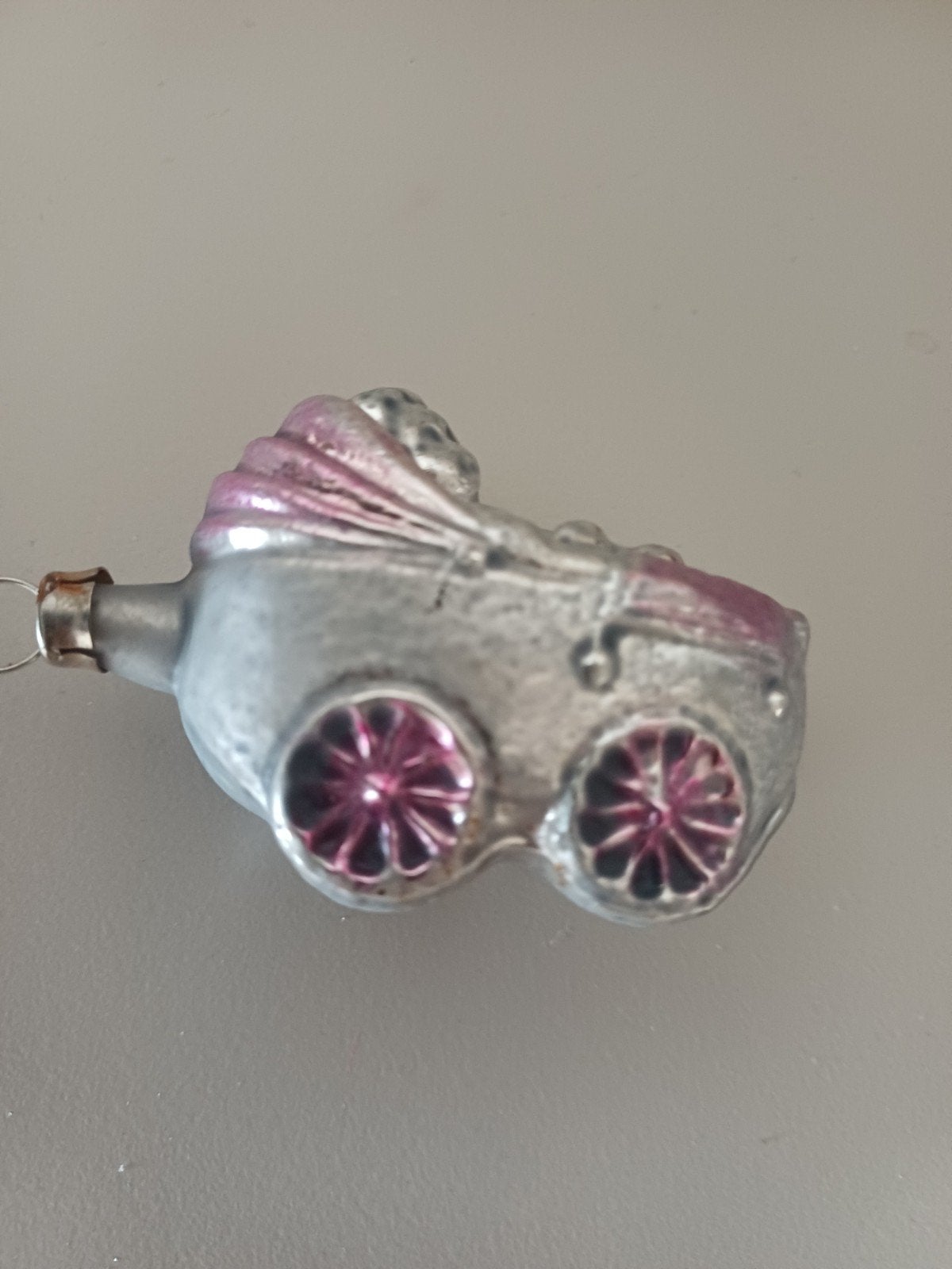 vintage kerstbal van glas kinderwagen, Diversen, Kerst, Ophalen of Verzenden