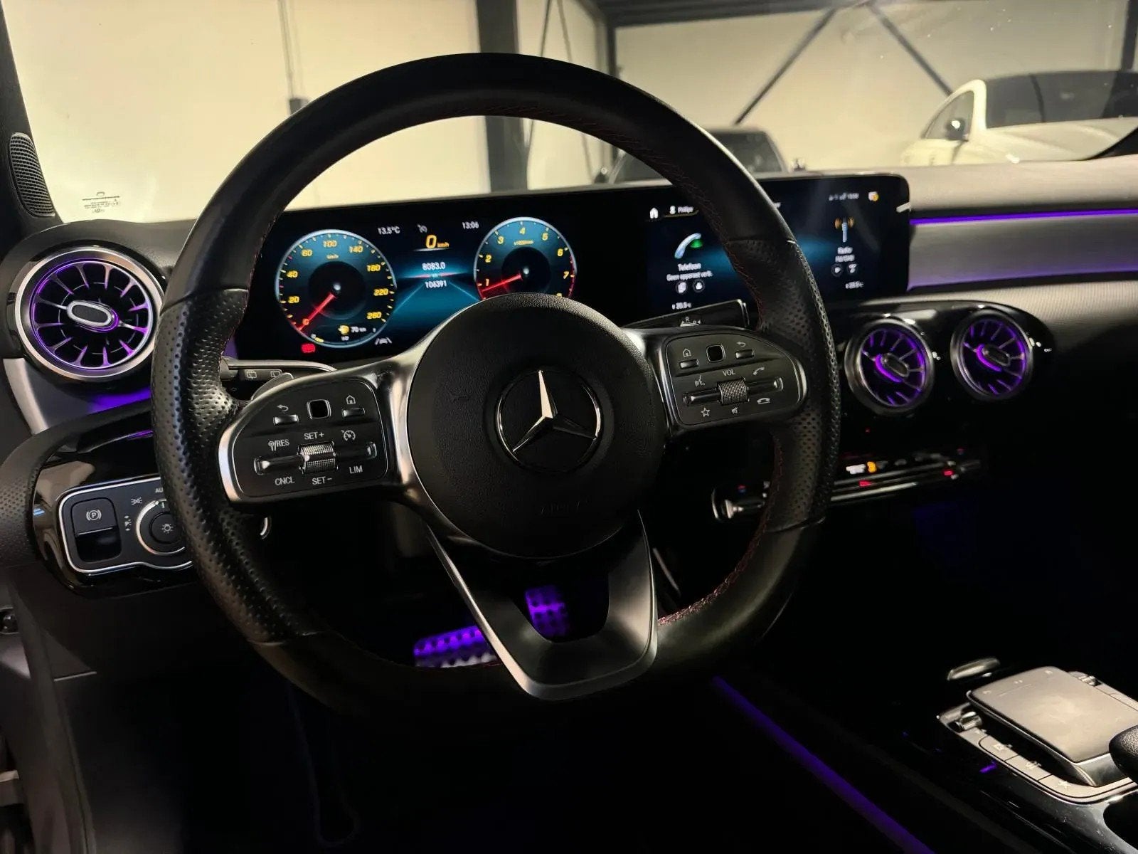 Mercedes-Benz A-klasse 180 AMG Line PANO MEMORY VOL!, Automaat, Gebruikt, Zwart, 4 cilinders
