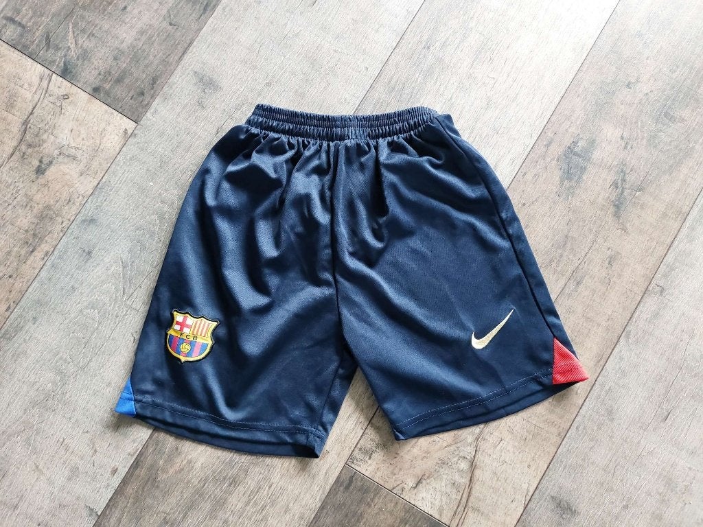 3x voetbalbroekje Liverpool FC -  PSG & FC Barcelona, Ophalen of Verzenden, Zo goed als nieuw, Jongen, Broek