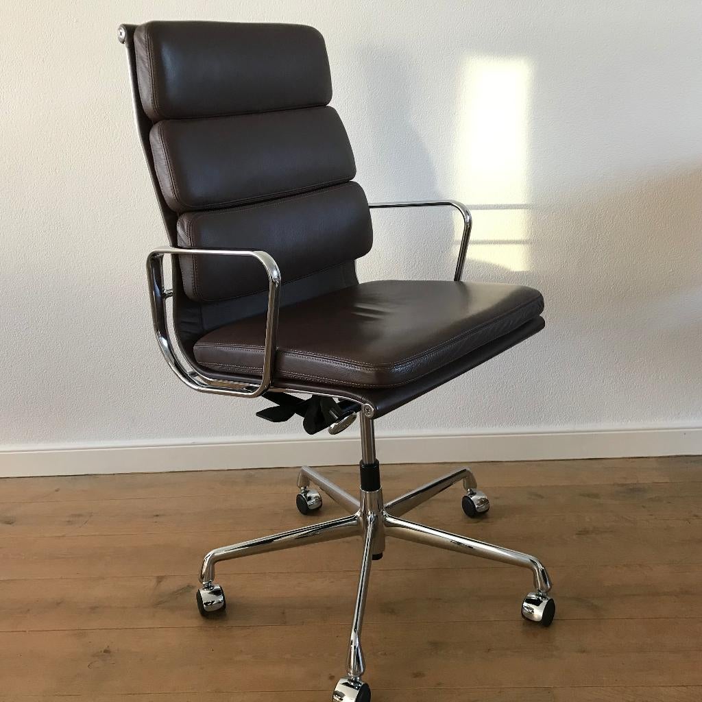 ZGAN Vitra Eames softpad chair EA 219 chroom vol leer, Huis en Inrichting, Bureaustoelen, Zwart, Ophalen of Verzenden, Zo goed als nieuw