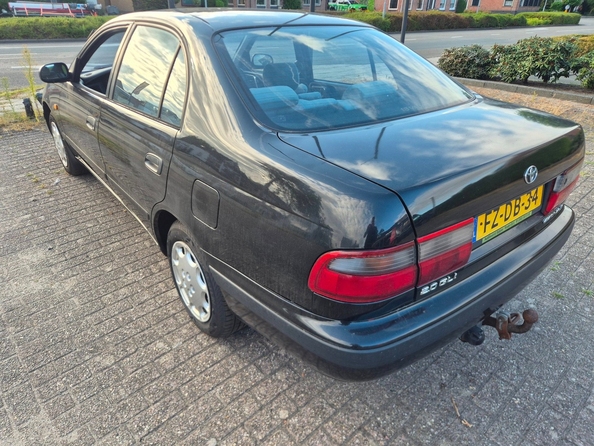 Toyota Carina E 2.0 GLi EXPORT, Auto's, Toyota, Voorwielaandrijving, 1998 cc, Gebruikt, 4 cilinders