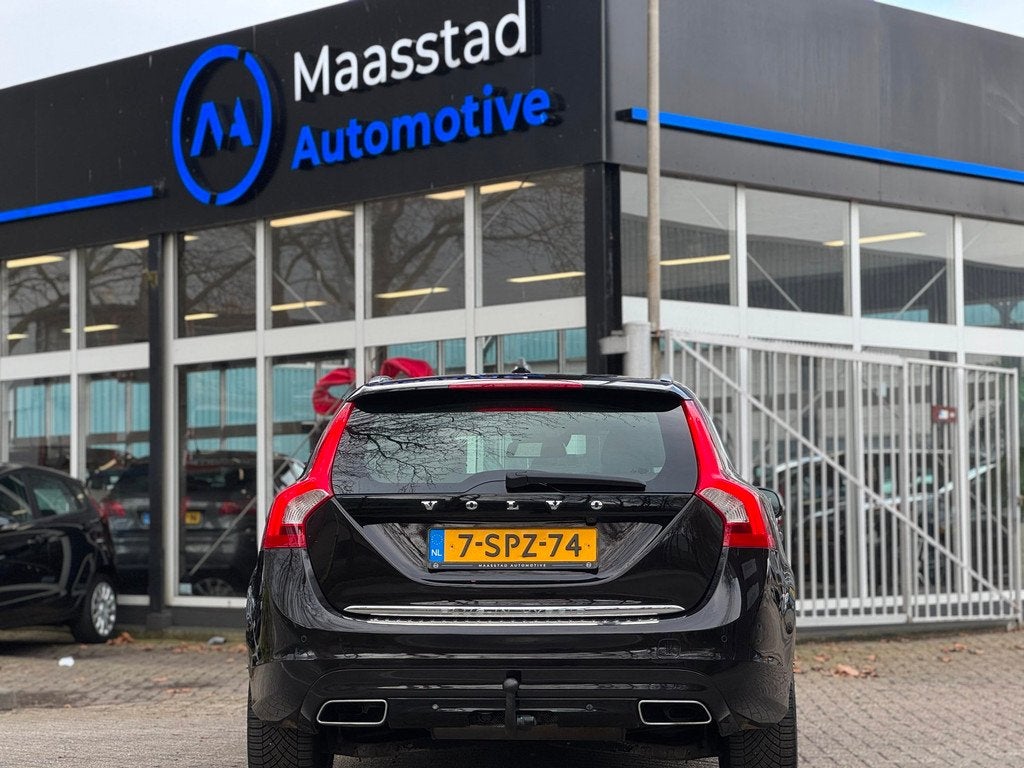 Volvo V60 2.4 D6 AWD Plug-In Hybrid Summum Ultra Luxe uitvoe, Auto's, Automaat, Zwart, Vierwielaandrijving, 11 kWh