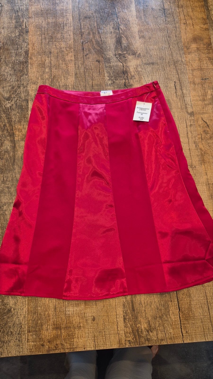 Jürgen Michaelsen Rode Satijnen Rok Maat 38/40 (M), Kleding | Dames, Rokken, Maat 38/40 (M), Ophalen of Verzenden, Zo goed als nieuw