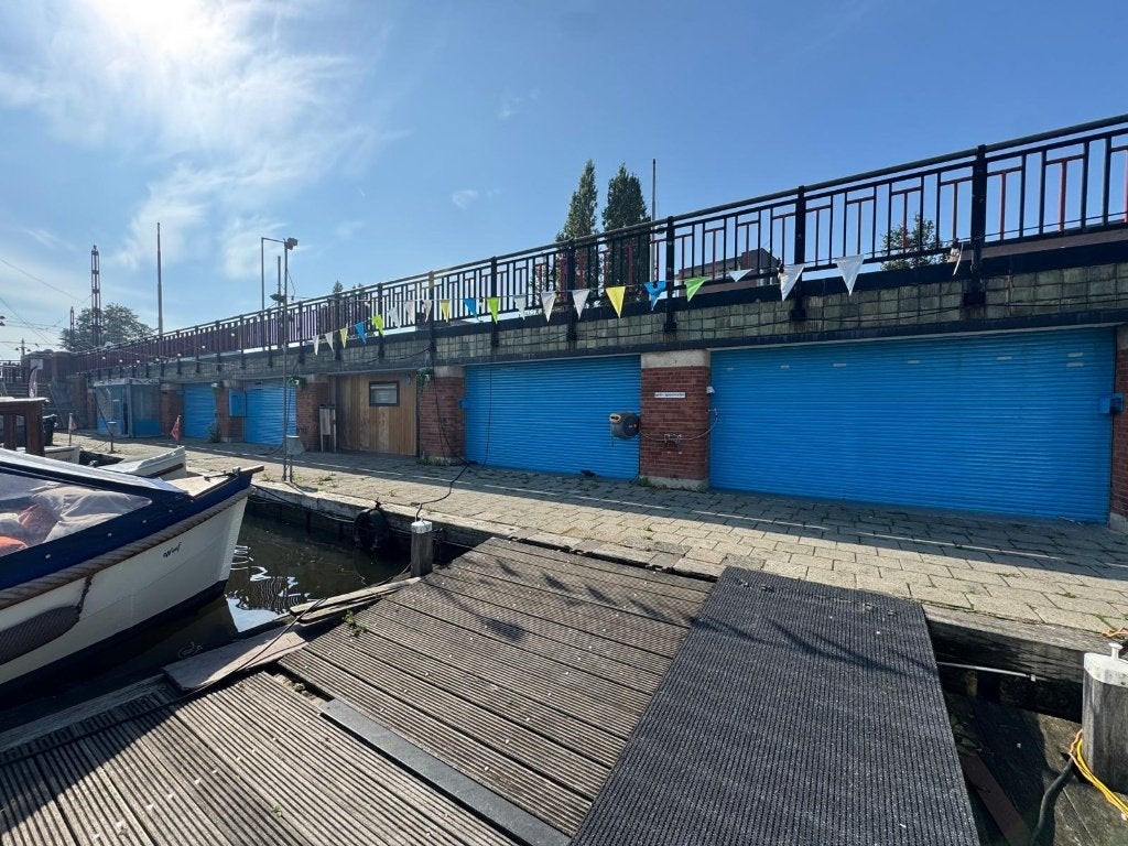 Loods / Garagebox te huur Amsterdam-Zuid 30 m² aan de Amstel, 30 m², Huur, Opslag of Loods