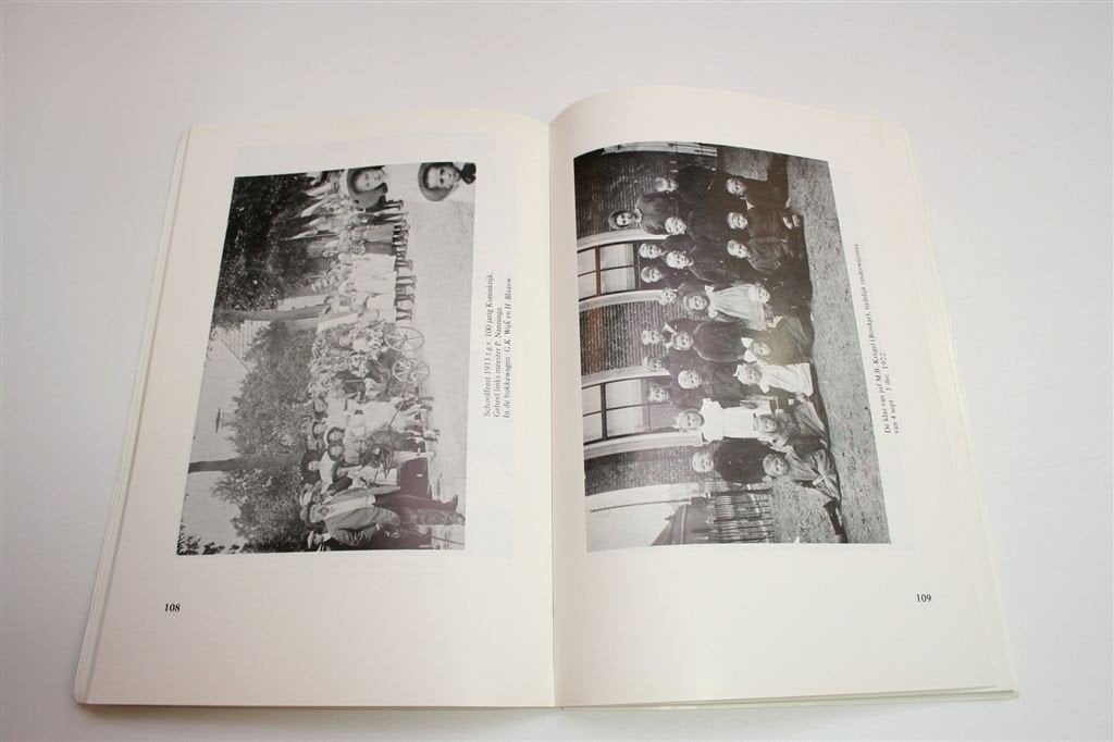 Zeldzaam Gedenkboek Lager Onderwijs Uithuizermeeden —50 Jaar, Boeken, Ophalen of Verzenden, Gelezen
