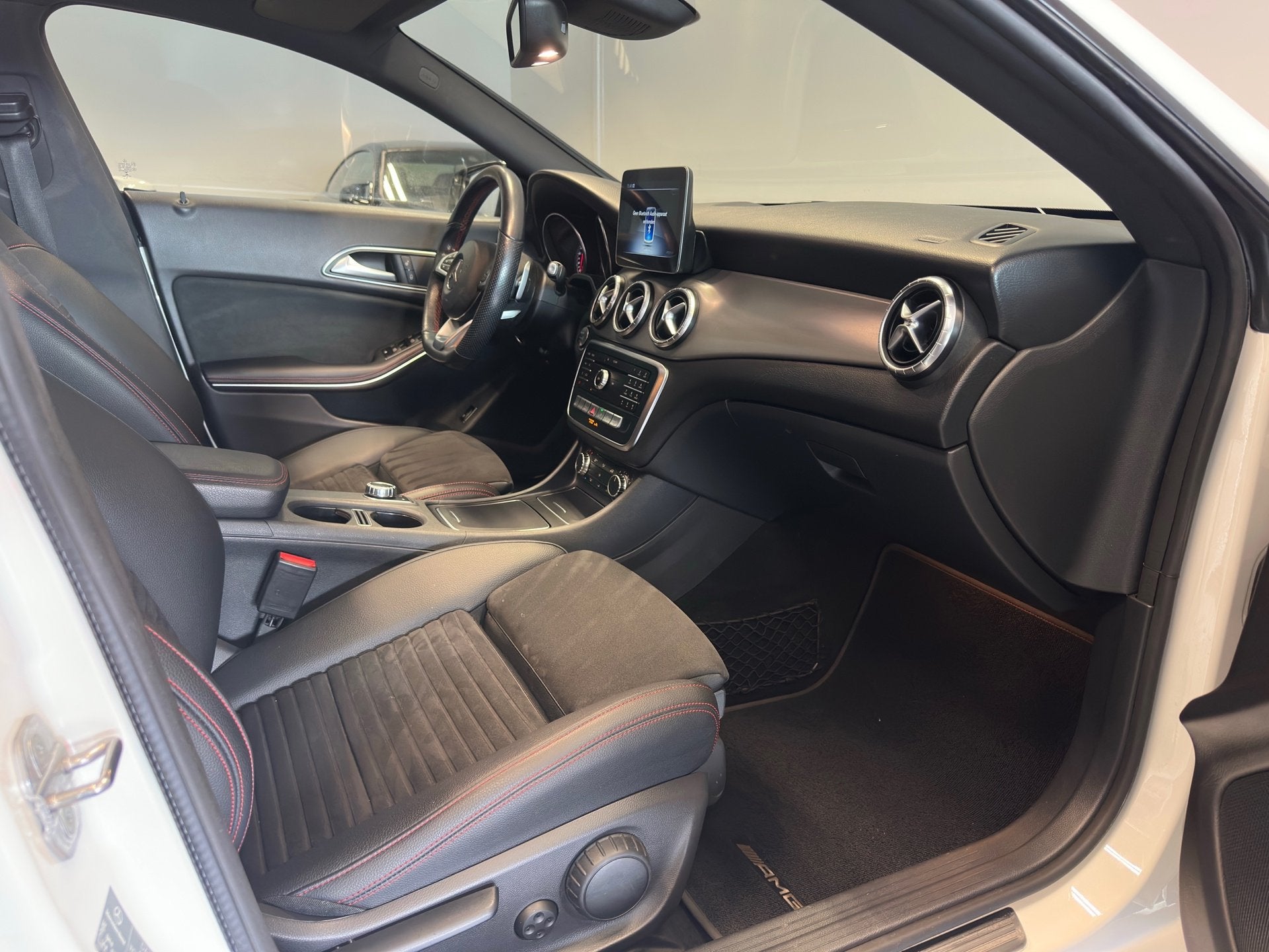 Foto 20 van Mercedes-Benz CLA-klasse 200 Business AMG , Night , Pano , F