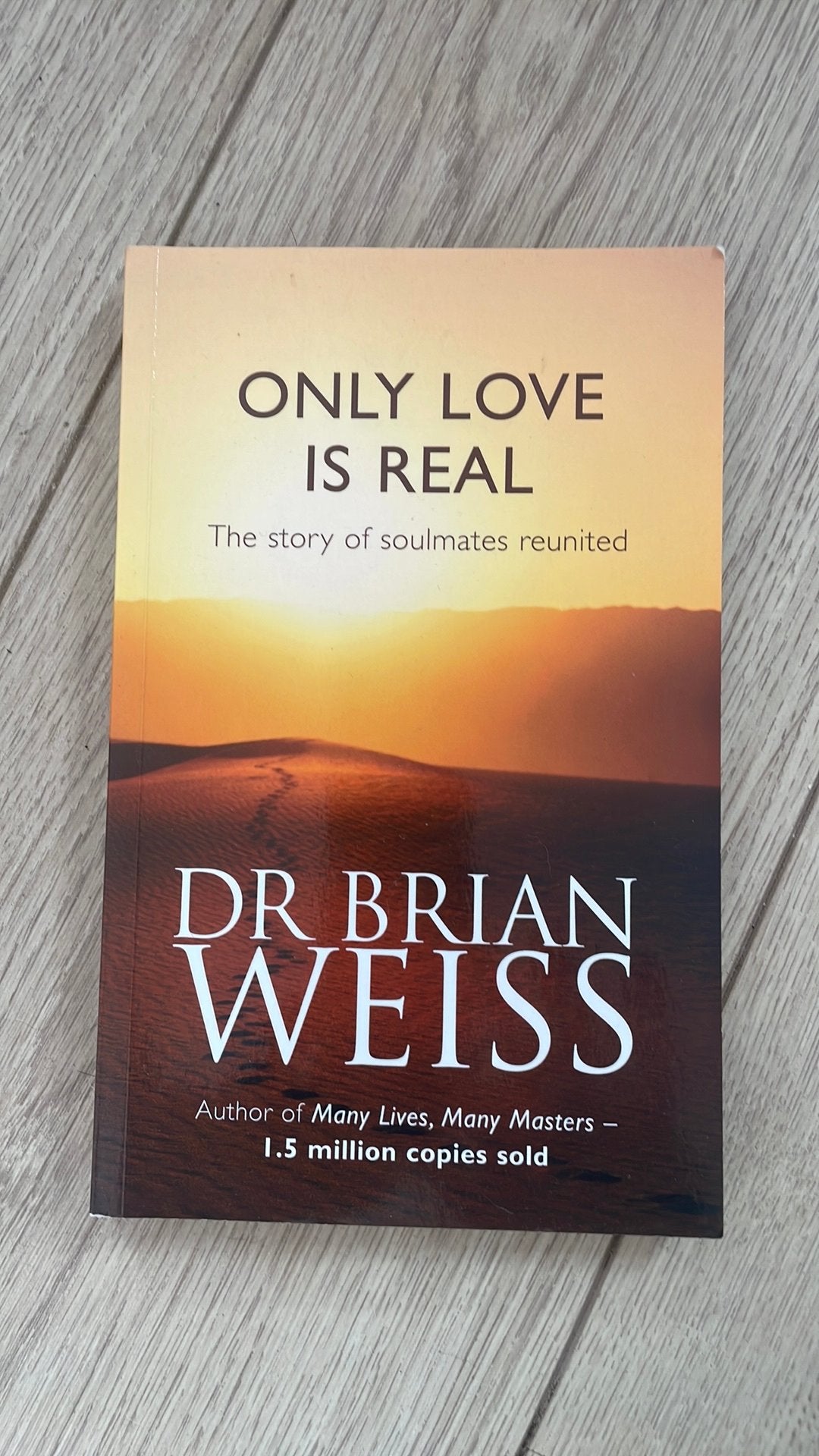Only love is real. Dr brian weiss. Amazing book, Ophalen of Verzenden, Zo goed als nieuw, Spiritualiteit algemeen, Achtergrond en Informatie