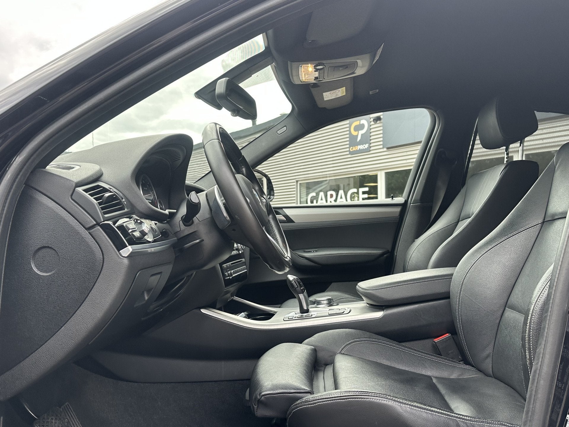 BMW X4 xDrive20i M Sport | Camera | Trekhaak | Navi | Leder, Auto's, Automaat, Gebruikt, Zwart, Bedrijf