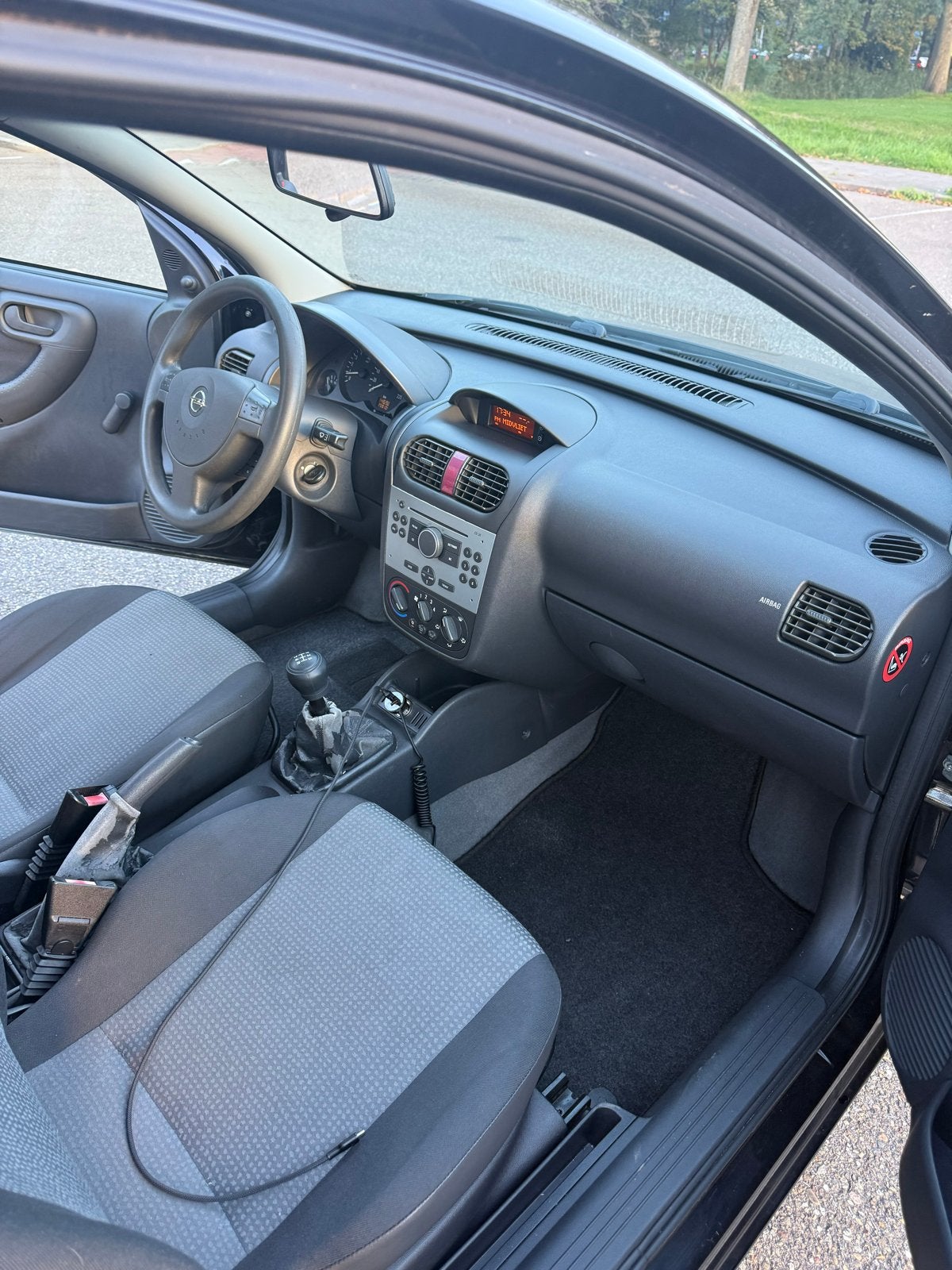 Foto 21 van Opel Corsa 1.2 Twinport | 2e eigenaar | Airco | APK 06-2027