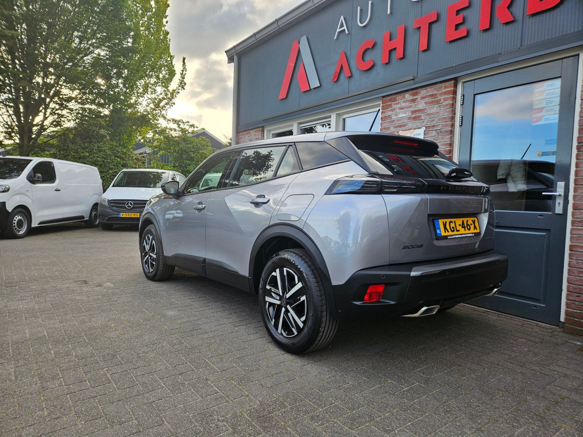 Peugeot 2008 1.2 Hybrid 136 Style Carplay! LED! Automaat! Cr, 1272 kg, Gebruikt, Euro 6, 1199 cc
