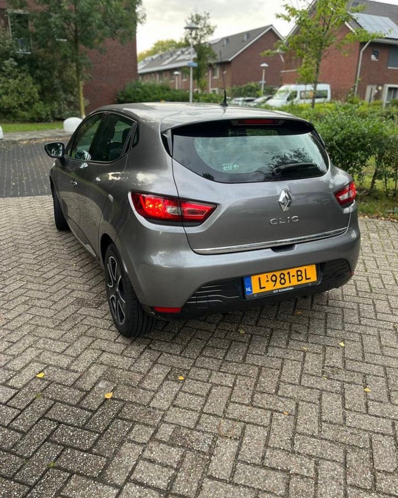 Renault Clio 1.2 54KW 5-DRS 2013 Grijs, Stof, Zwart, Handgeschakeld, Particulier