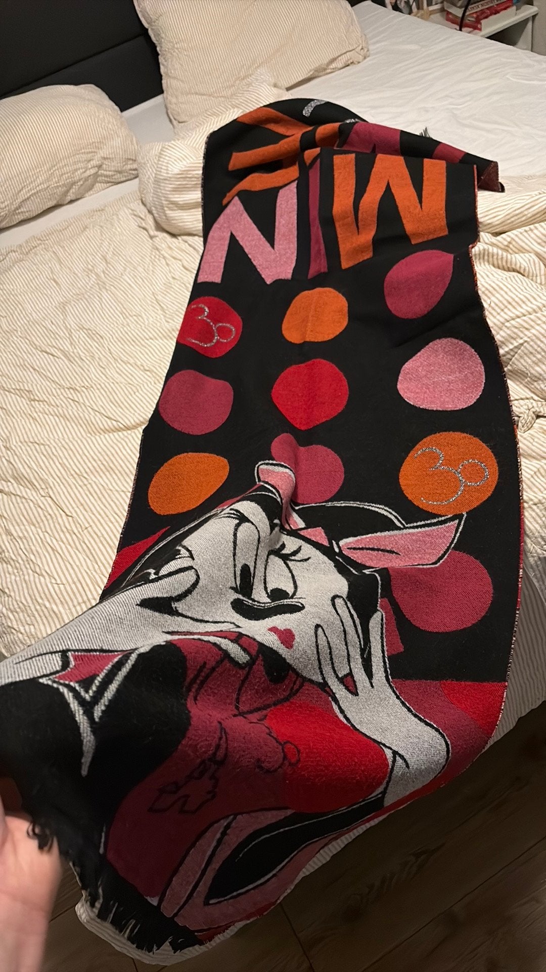 Sjaal mini mouse 30 jaar bestaan disneylandparijs, Ophalen of Verzenden, Mickey Mouse, Zo goed als nieuw, Kleding of Textiel