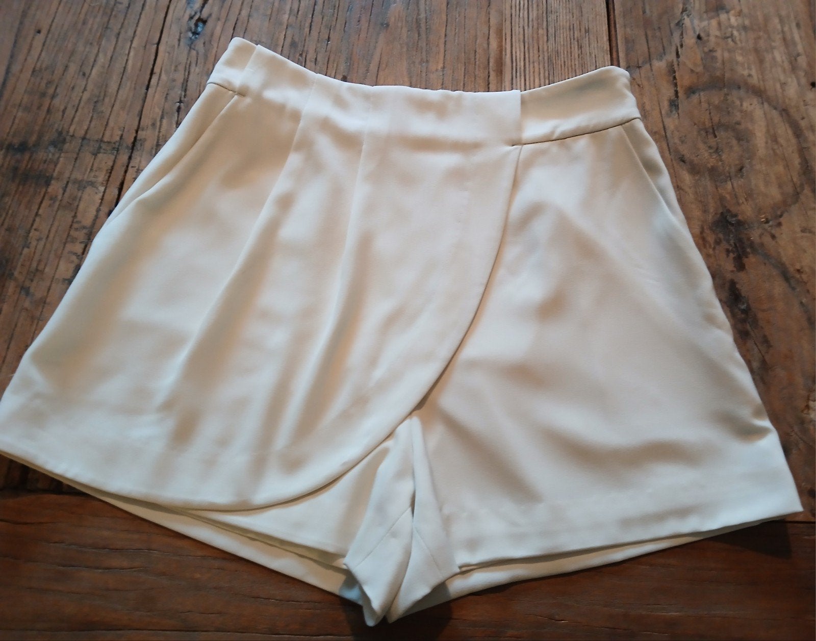 Marciano by GUESS Overslag Skort  Broekrok Wit - Maat XS, Kort, Wit, Ophalen of Verzenden, Zo goed als nieuw