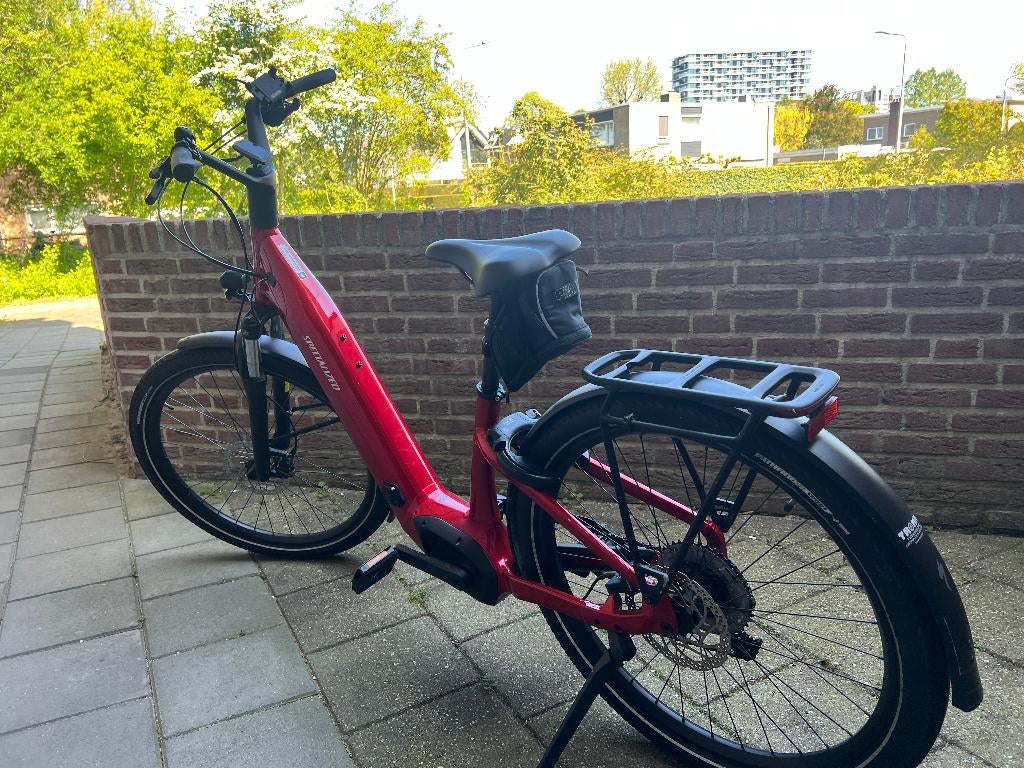 Mooie rode Specialized electrische fiets Como 4.0 '22, Zo goed als nieuw, 47 tot 51 cm, 50 km per accu of meer, Ophalen