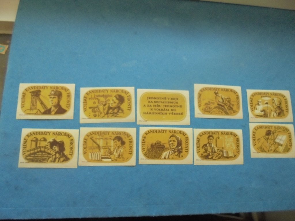 10 luciferetiketten, serie  Beroepen Tsjechoslowakije 1957, Ophalen of Verzenden, Zo goed als nieuw, Luciferdoosjes of -merken