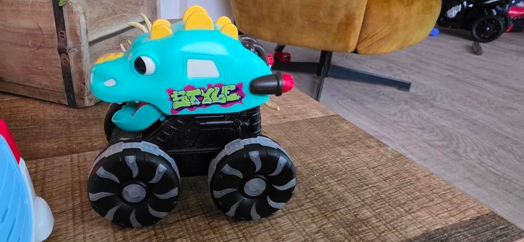 Dino auto met lichtjes in de wielen, Ophalen of Verzenden