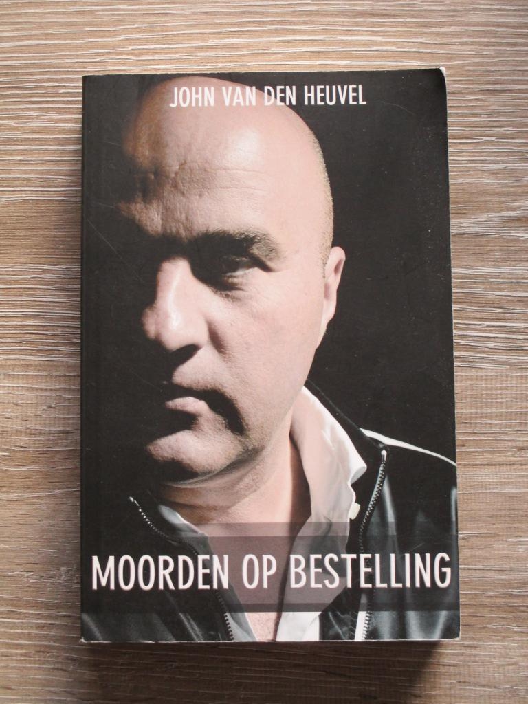 Moorden op bestelling - John van den Heuvel, Boeken, Ophalen of Verzenden, Gelezen, Nederland