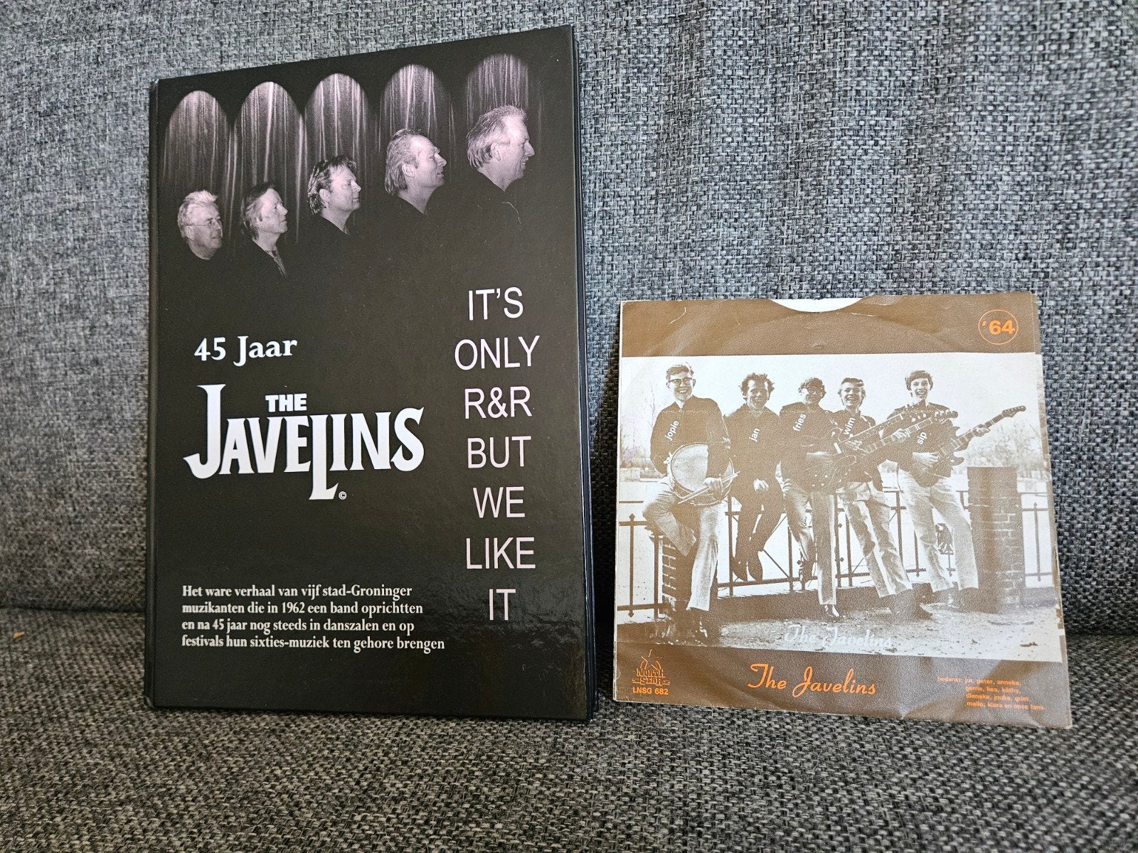 45 Jaar The Javelins boek + single + CD, Verzenden, Zo goed als nieuw, Poprock